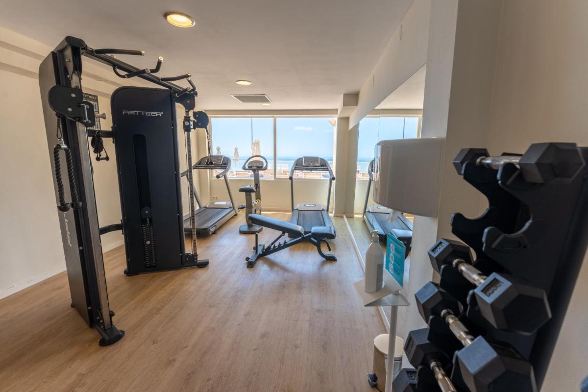 Gimnasio o instalaciones de fitness de Flamboyan Caribe Hotel & Spa