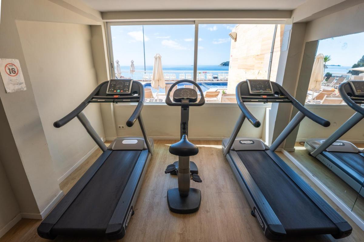 Gimnasio o instalaciones de fitness de Flamboyan Caribe Hotel & Spa