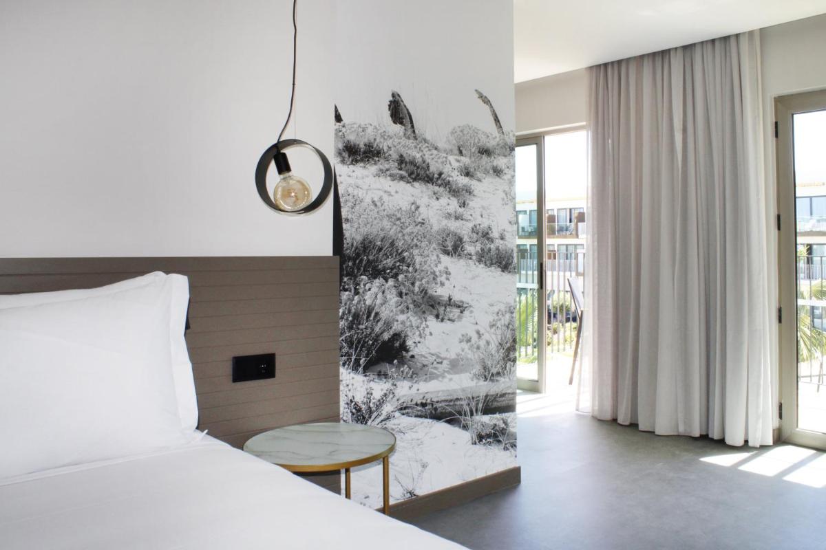 Uma cama ou camas num quarto em AP Cabanas Beach & Nature - Adults Friendly