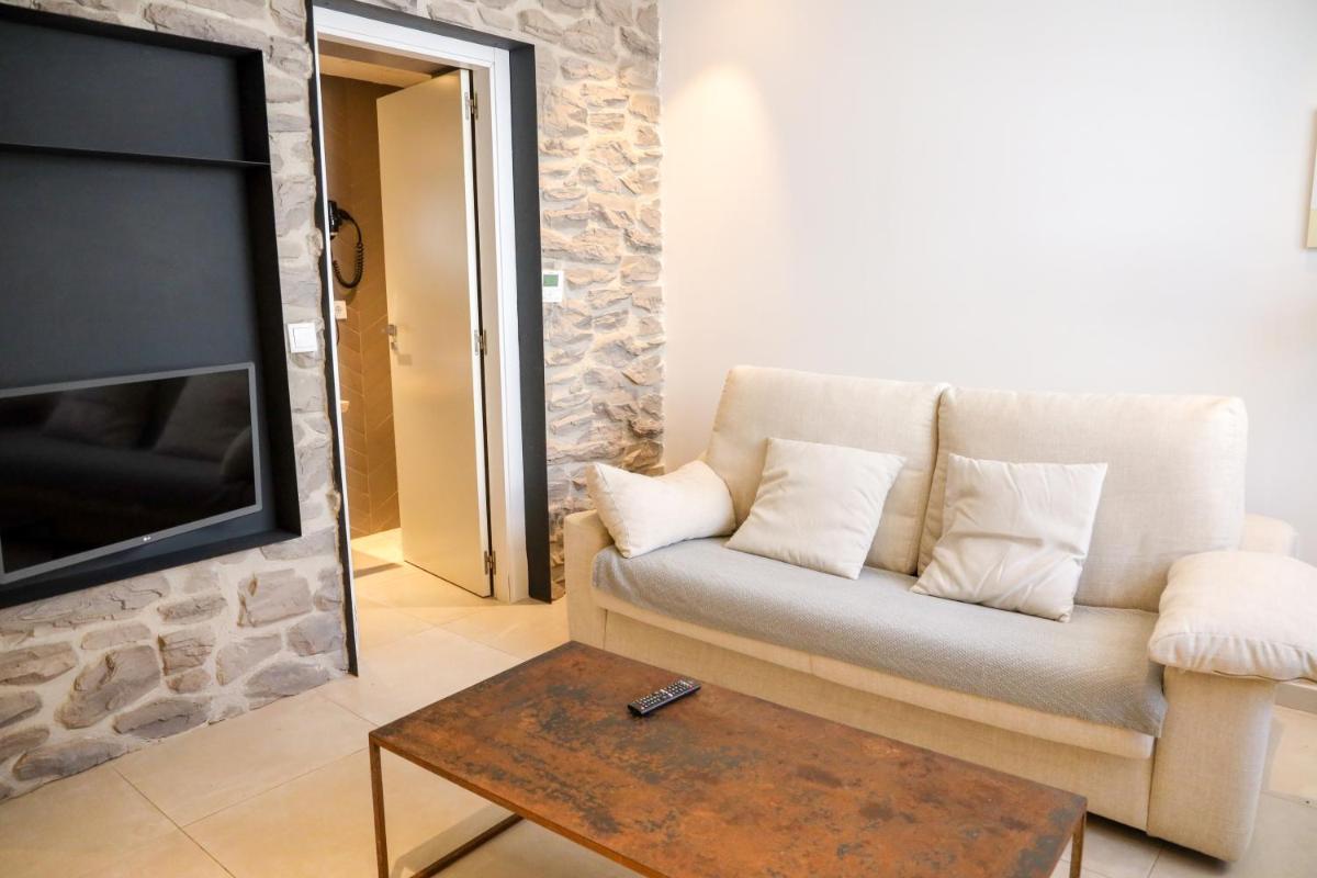 Cala Vadella Beachwalk Suites - Housity