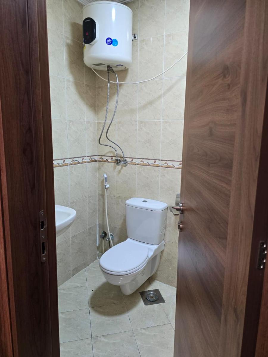 El-Shaikh Zayed, 6 october 3BHK flat- families only - Housity