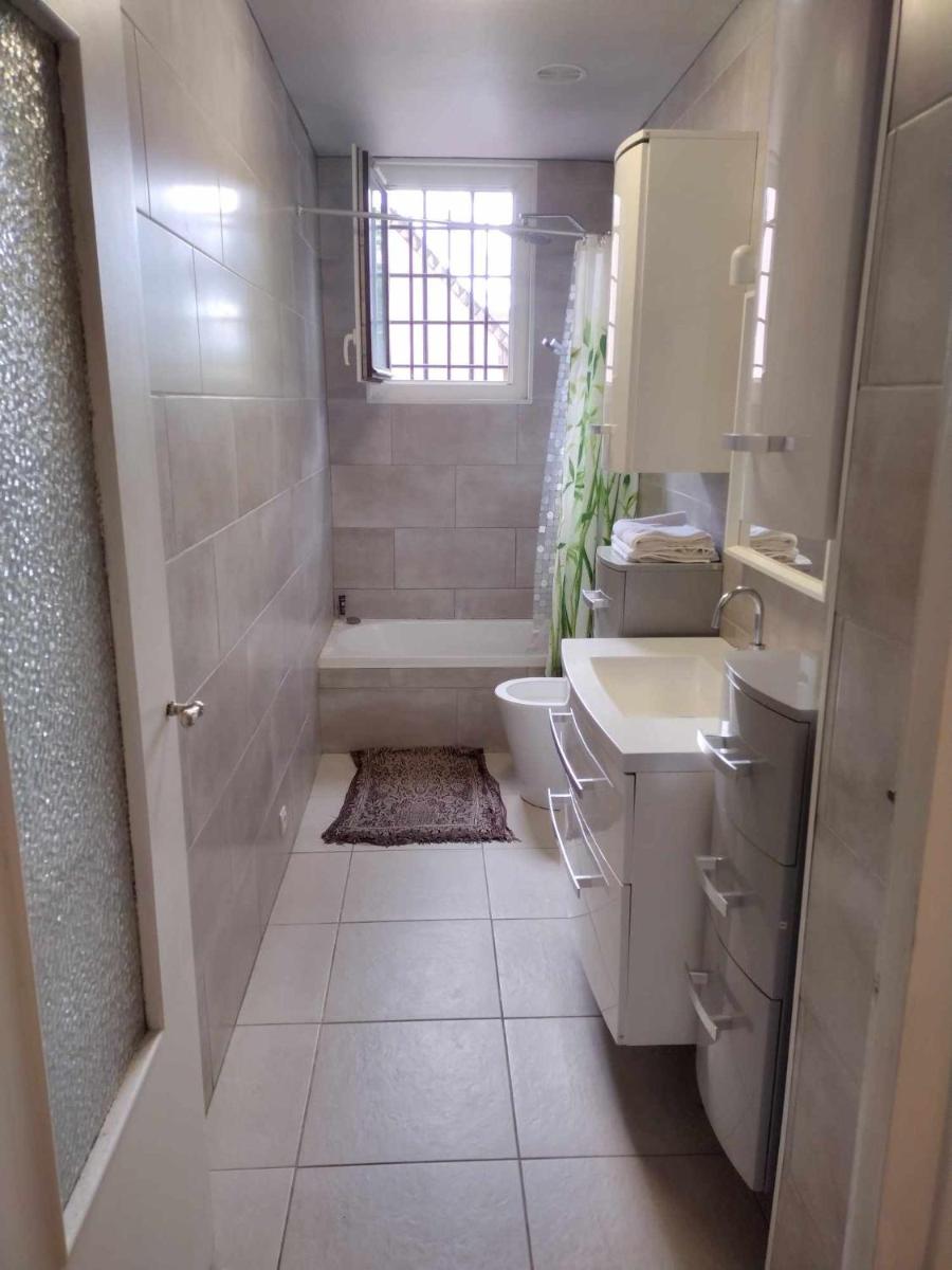 1 Chambre Privée 1 à 2 Voyageurs,Cuisine &Toilette Partagées,1 Room Private ,1 at 2 Guests Shares Kichen &Toilet - Housity