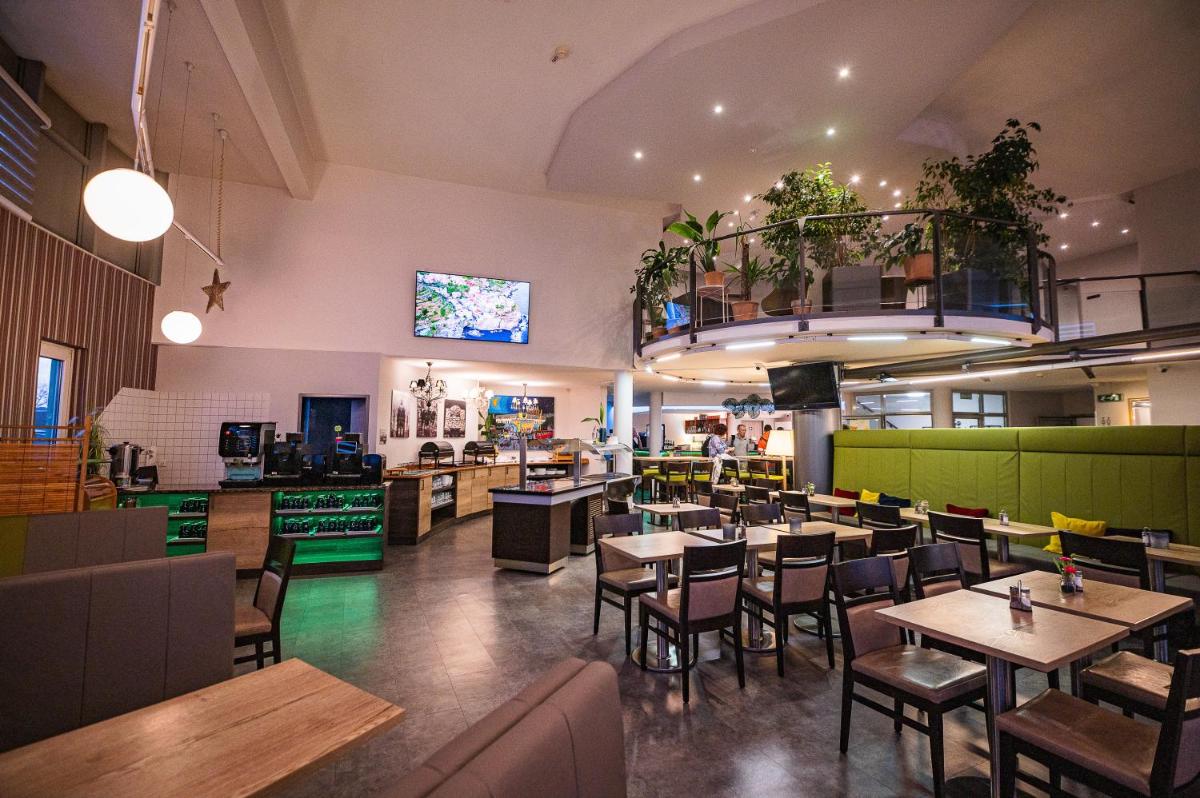 LifeHotel Vienna Airport - Housity
