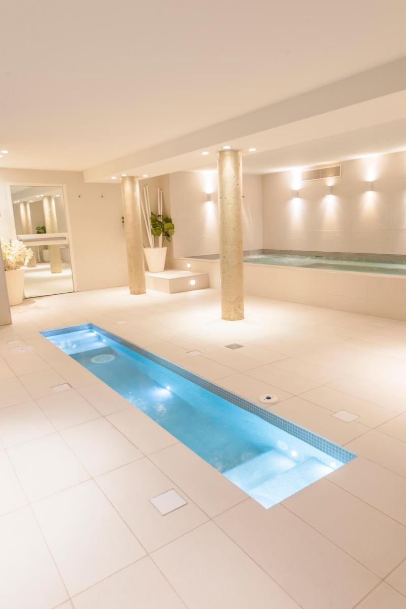 Piscine de l'établissement Du Côté Des Olivades ou située à proximité