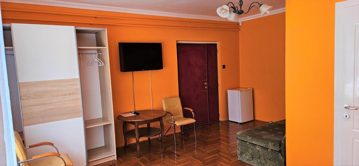 Alex's Apartman & Panzió - Housity