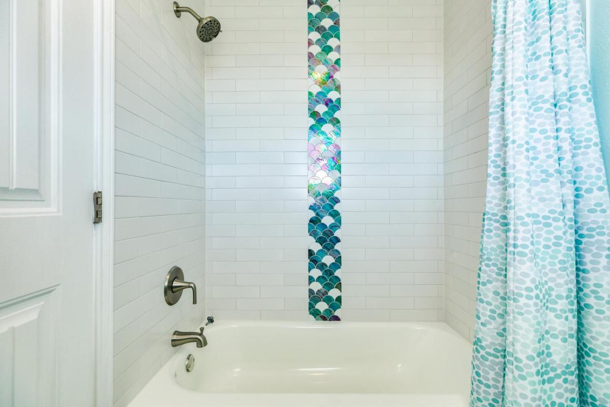 Gulf adventures and beachfront relaxation awaits! - Housity