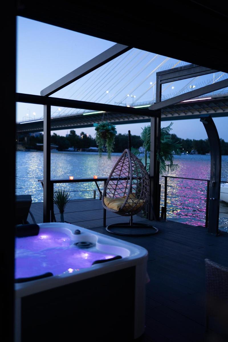 ADA MOMENT Splav- kuca na reci Beograd- Floating House on SAVA RIVER ,Belgrade - Housity