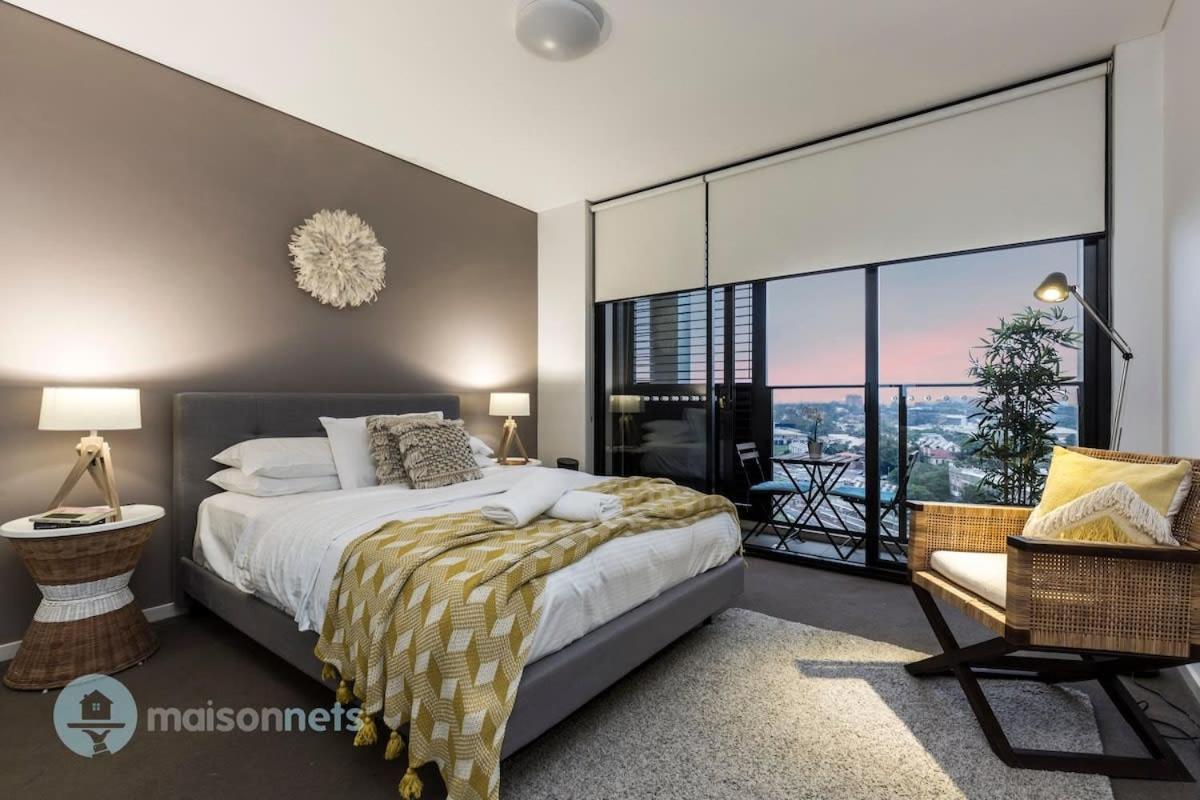 Redfern One Bedroom Apartment with Views - Housity