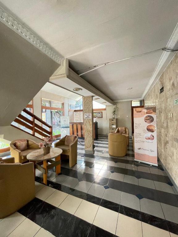 Hotel Tiara - Housity