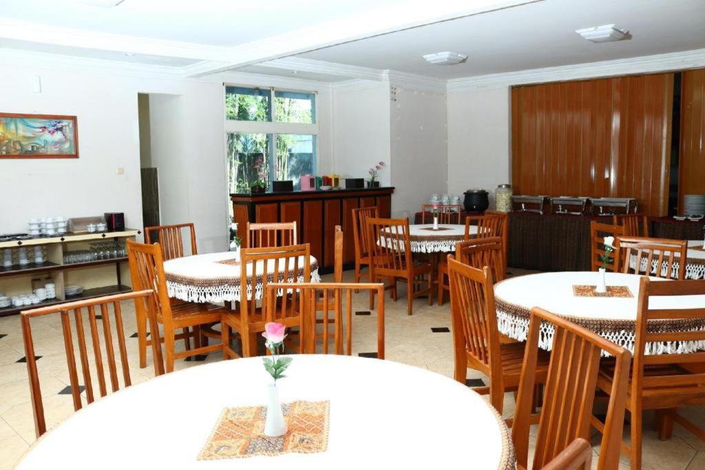 Hotel Tiara - Housity
