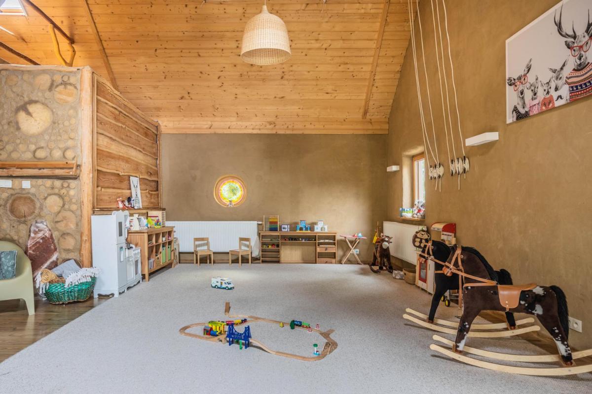 Osada Jelonki Wielka Puszcza - Housity