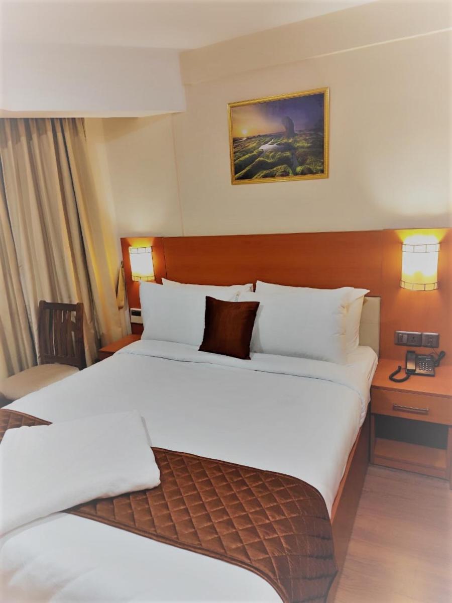 HOTEL SAHARA INN - Housity