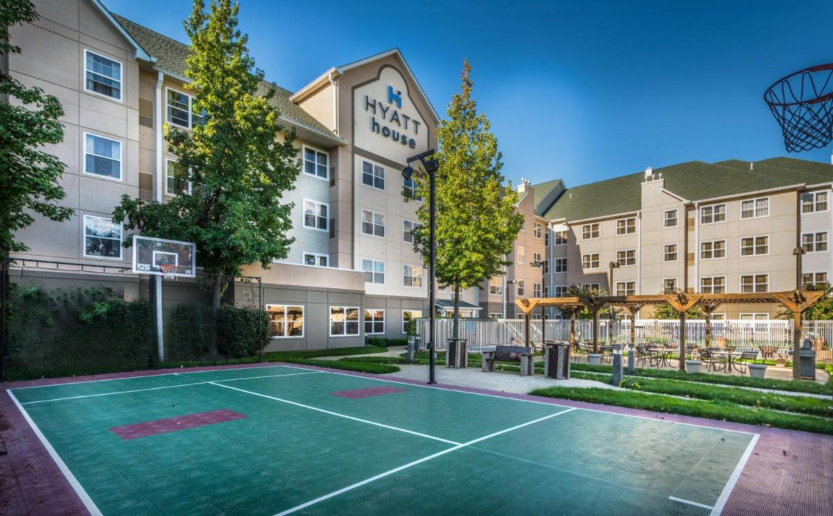 Hyatt House Herndon/Reston - Housity