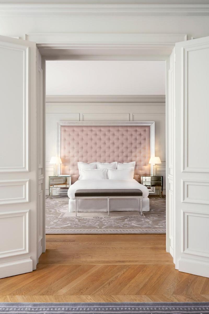 Un ou plusieurs lits dans un hébergement de l'établissement Hôtel Le Royal Monceau Raffles Paris
