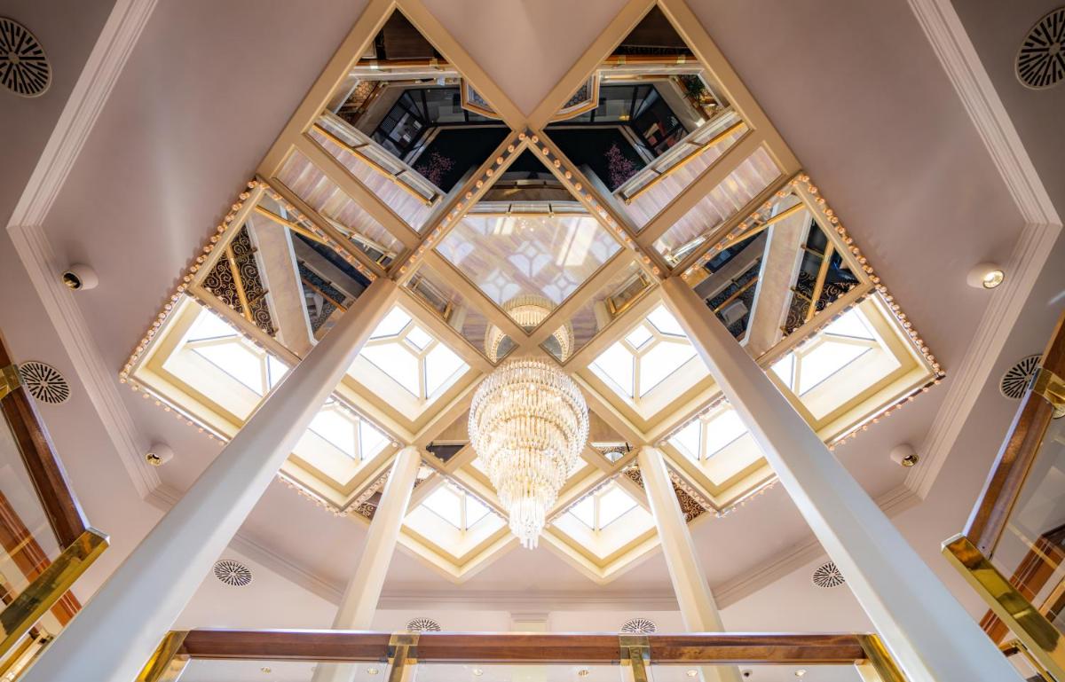 Mövenpick Hotel Geneva - Housity