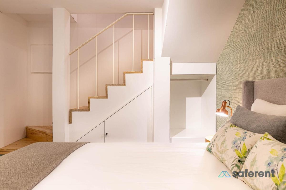 Suitetrails - Stylish Triplex next to Ribeira