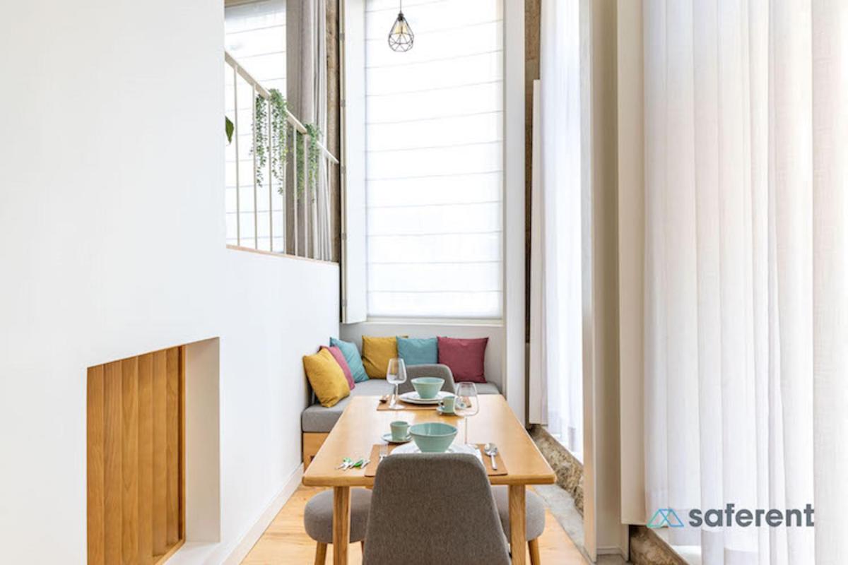 Suitetrails - Stylish Triplex next to Ribeira