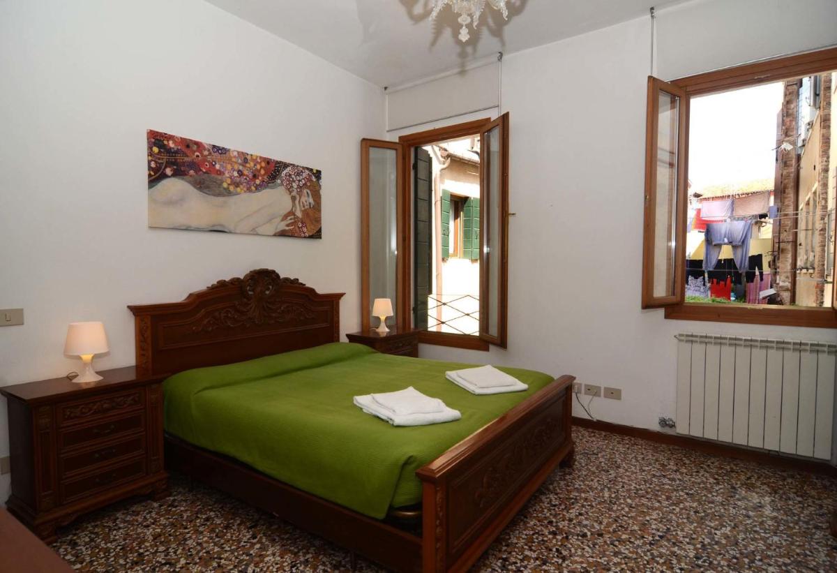 Classic Venice House - Housity