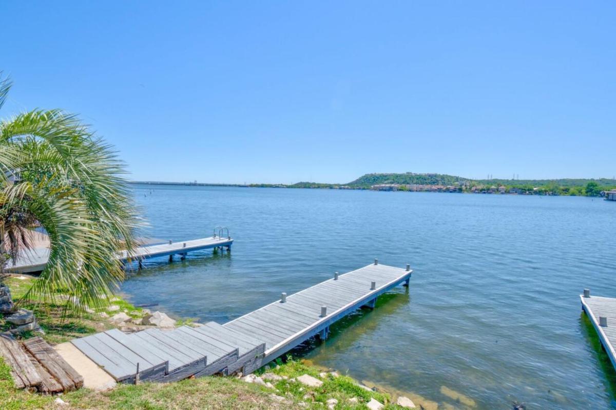 Sundowner Stay on Lake LBJ! - Housity