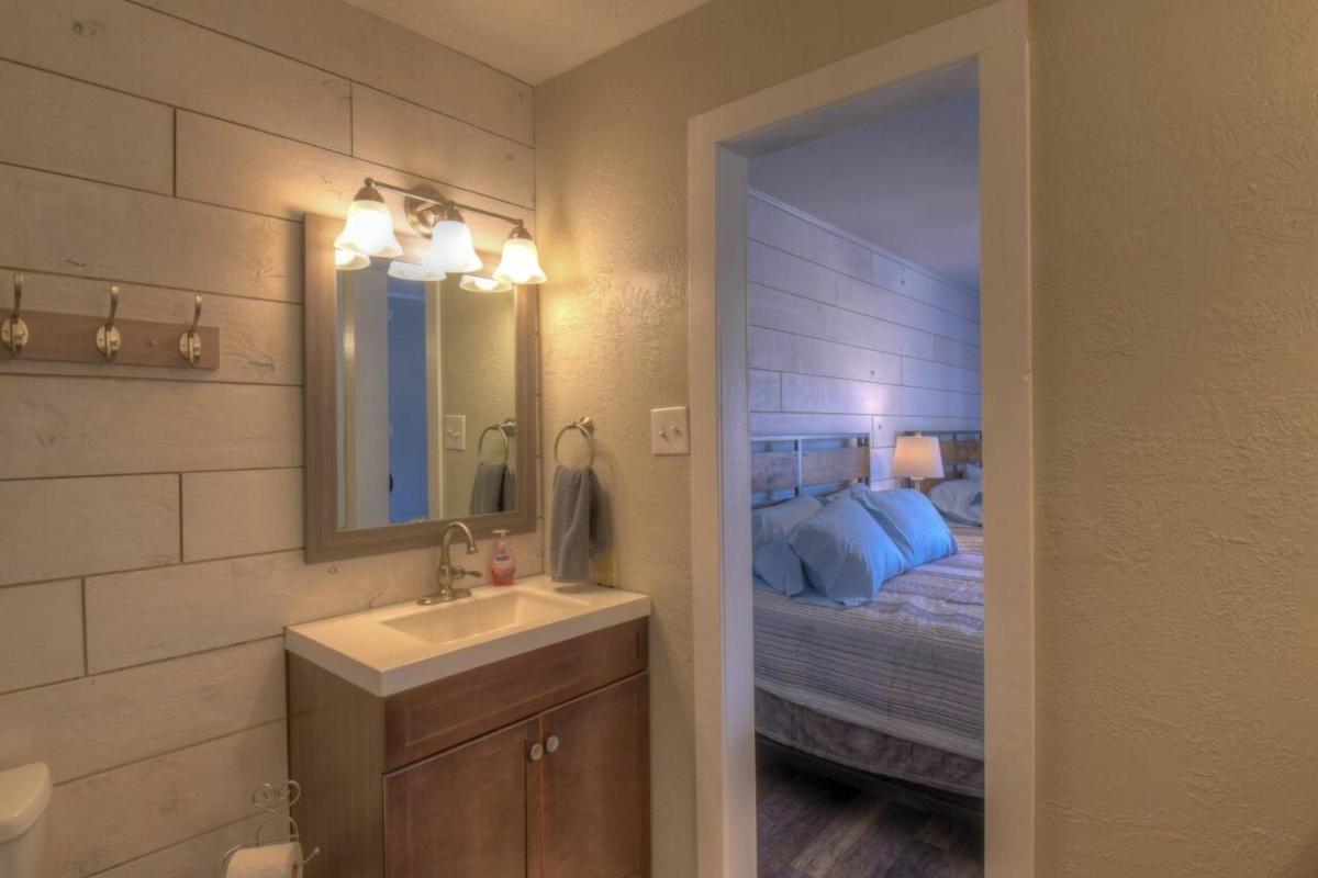 Sundowner Stay on Lake LBJ! - Housity