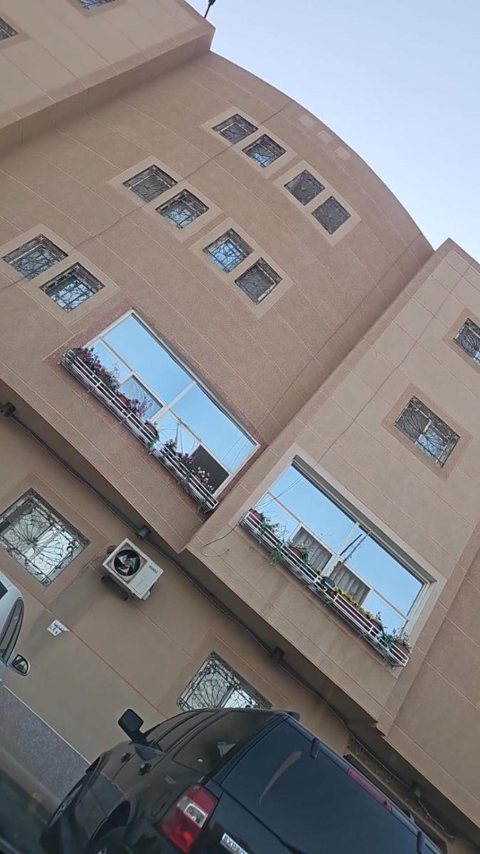 عابر سبيل اشبيلية عزاب Just Men - Housity