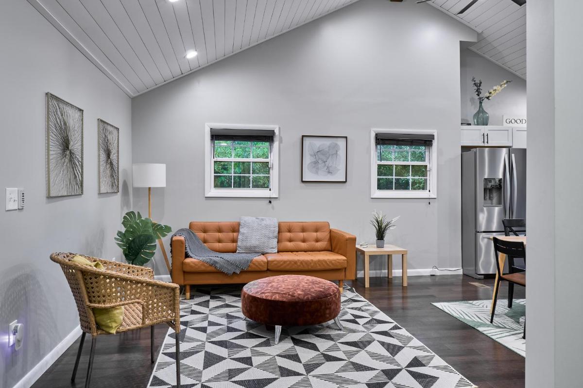 Private Peaceful House near Lake Lure Chimney Rock - Housity