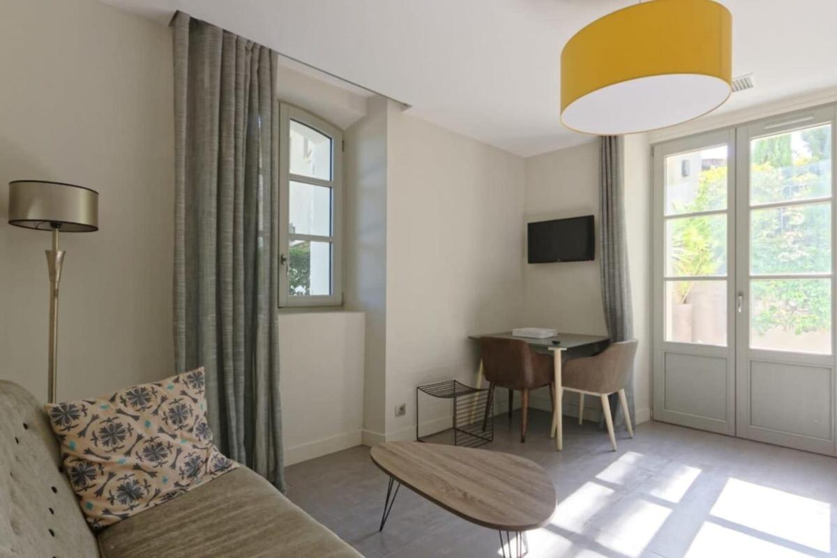 Private furnished apartment with all comfort has a terrace in a green space - Housity