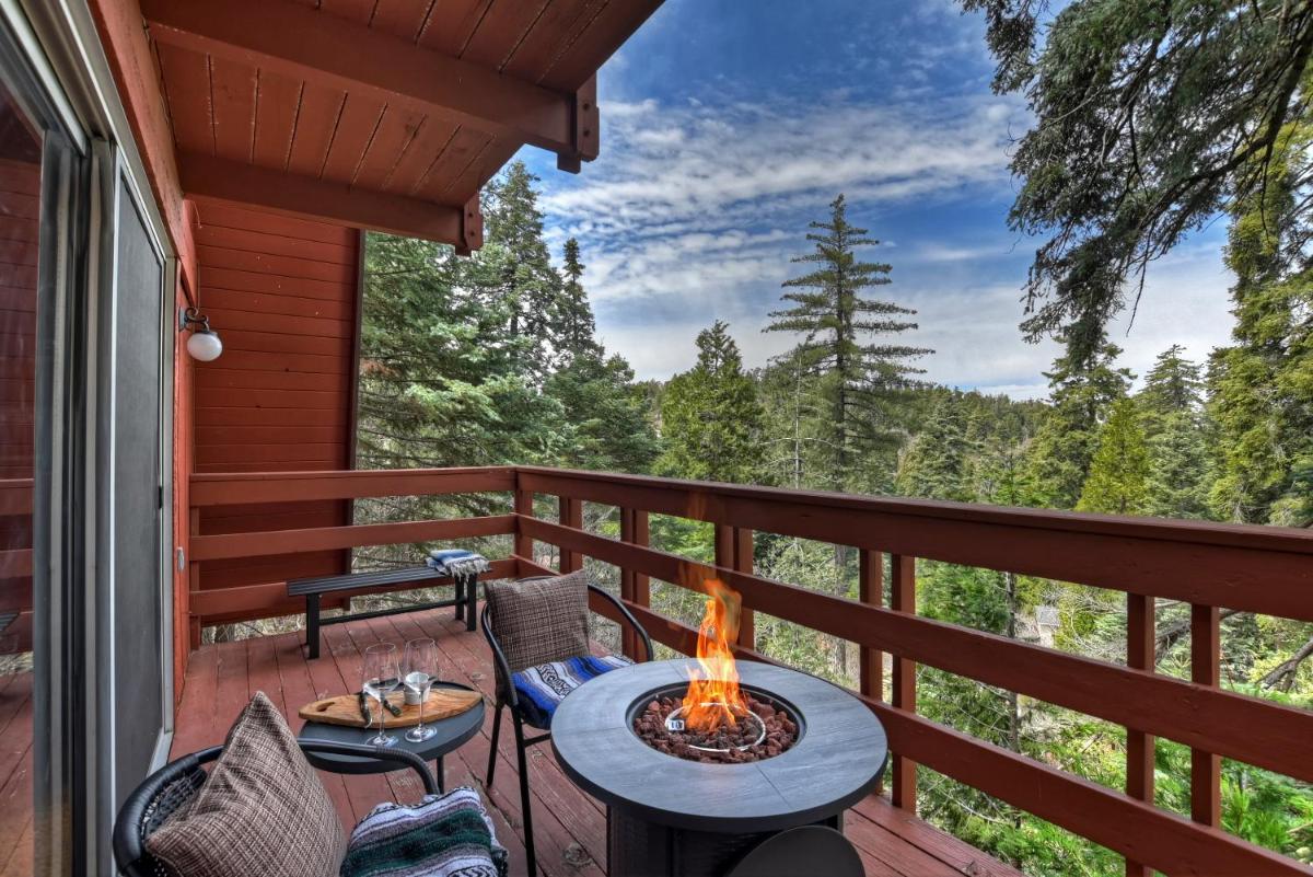 Pet & Kid Friendly Cozy Cabin, BBQ, Firepit, Outdoor Dining, Forest Views - Housity