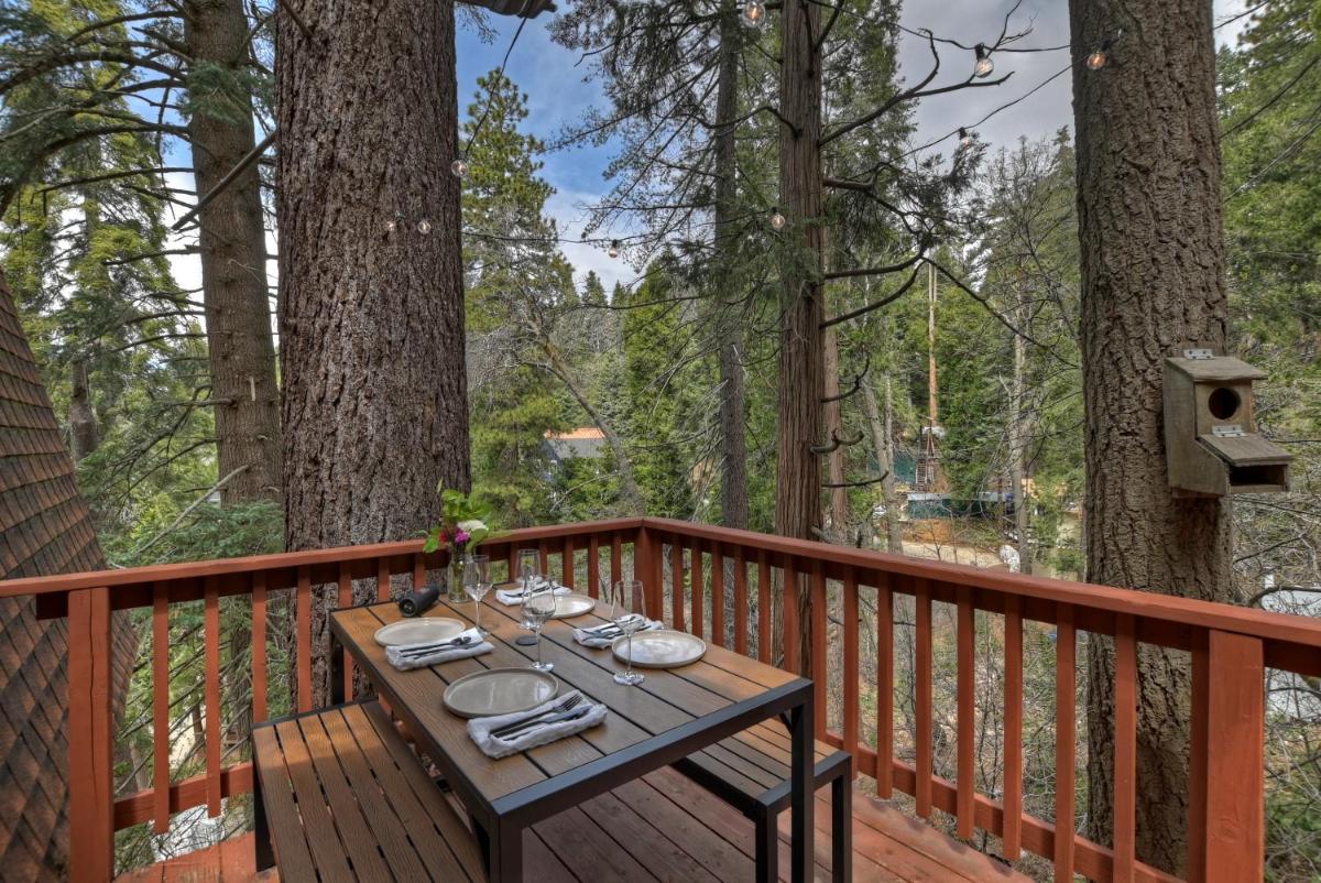 Pet & Kid Friendly Cozy Cabin, BBQ, Firepit, Outdoor Dining, Forest Views - Housity