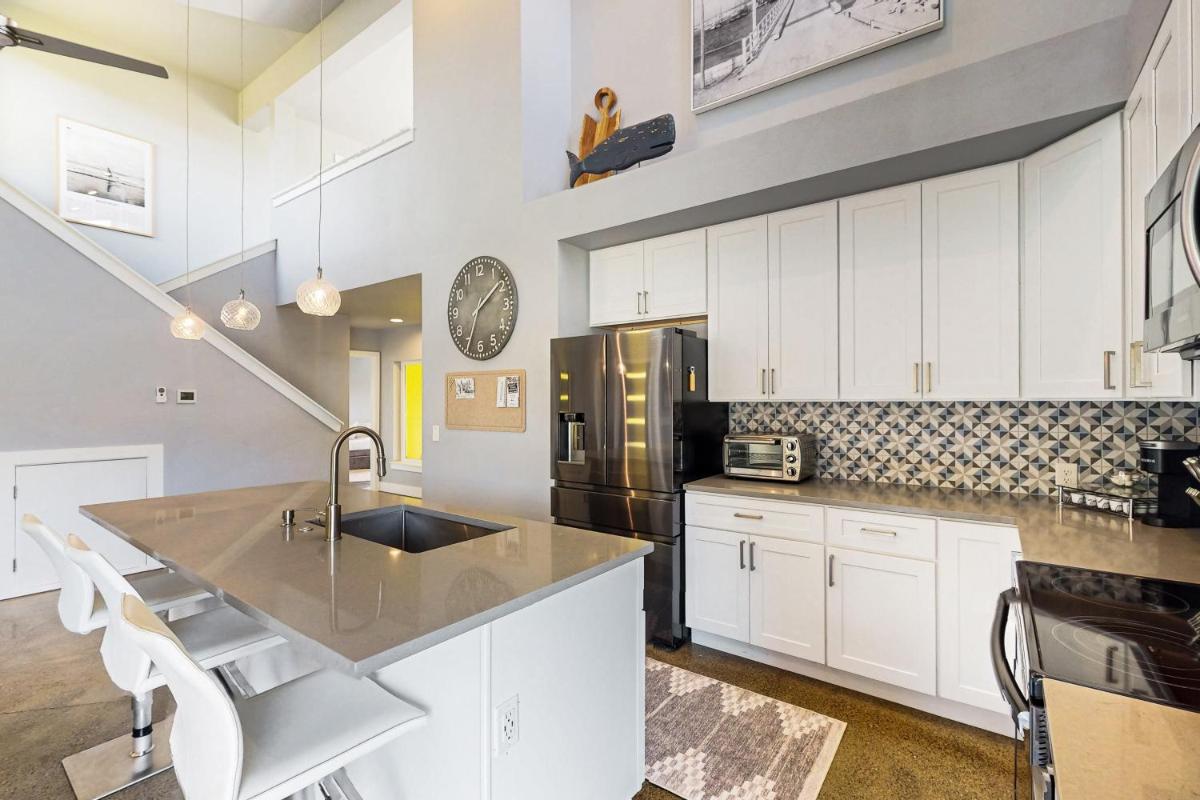 Gold N Shore - Housity