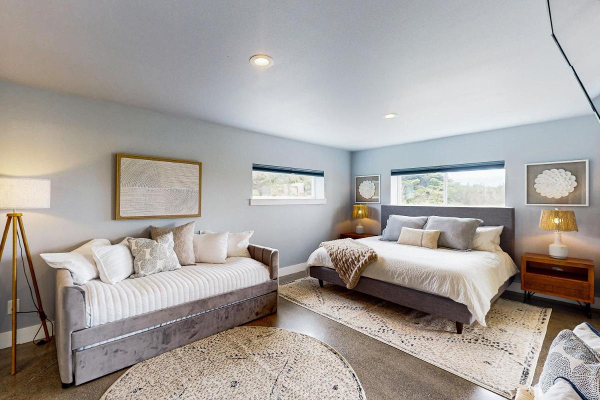 Gold N Shore - Housity