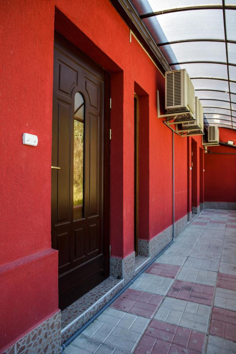 Family Hotel Kipra - Housity