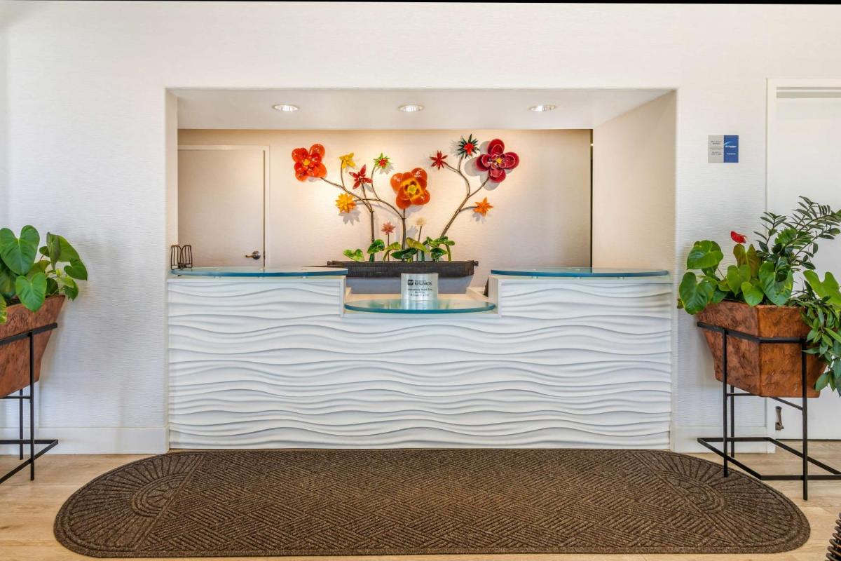 Best Western Plus Capitola By-the-Sea Inn & Suites - Housity