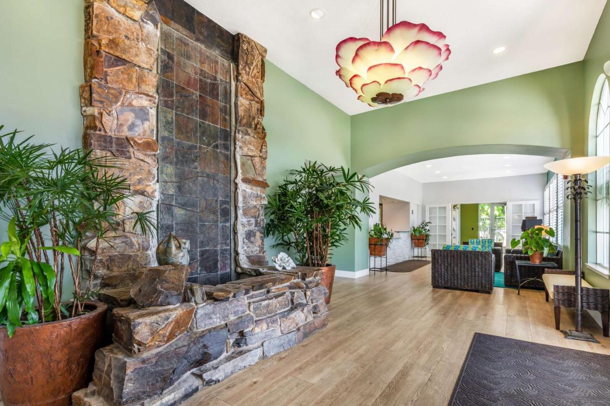 Best Western Plus Capitola By-the-Sea Inn & Suites - Housity