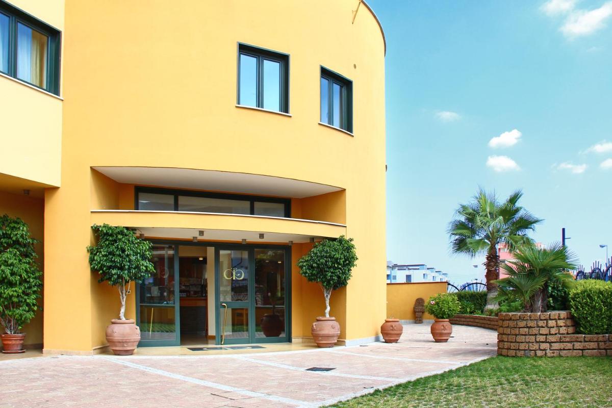 City Hotel - Housity