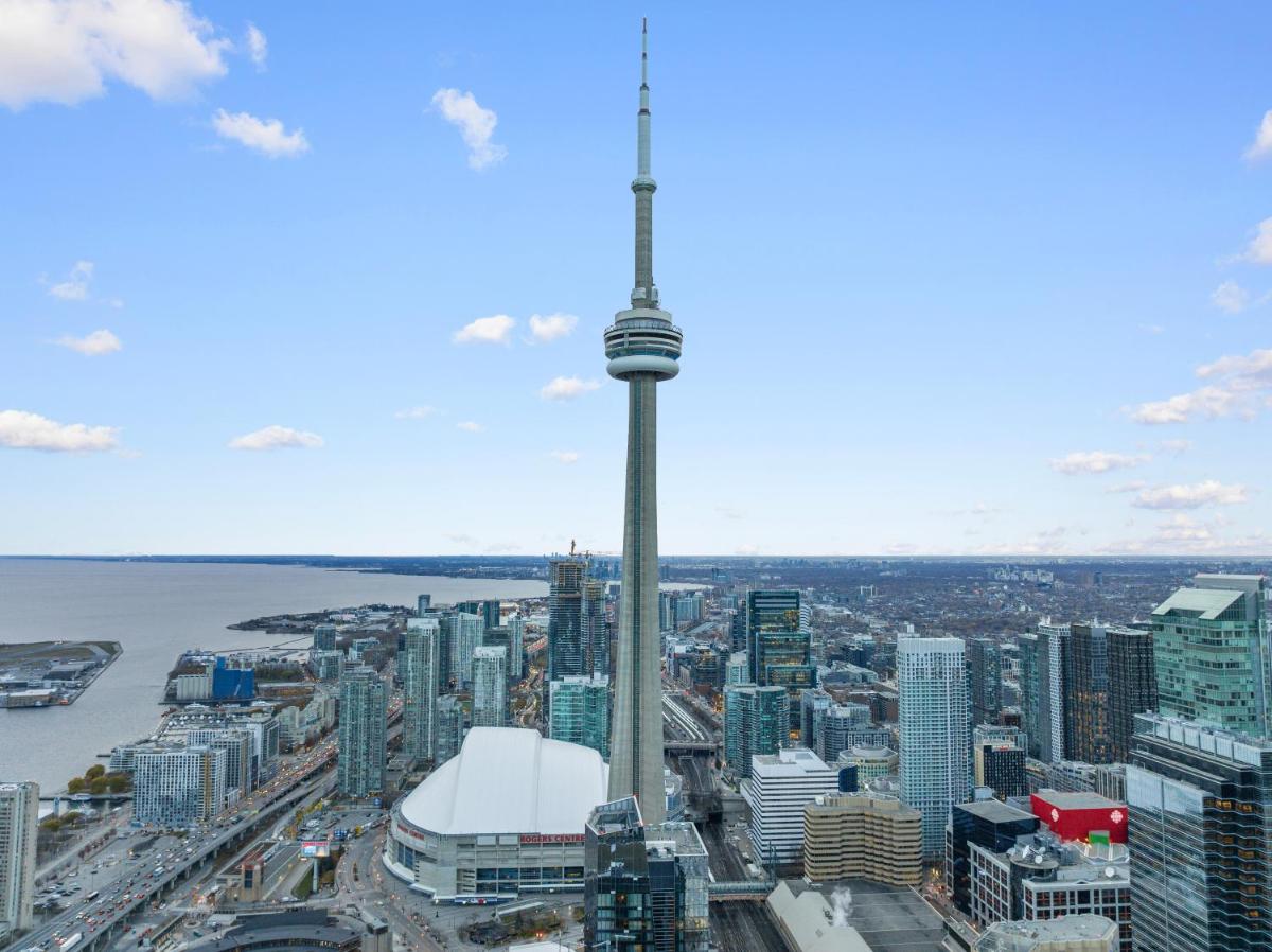 Luxury 2Br Condo Entertainment District Downtown CN Tower View Balcony Pool & Hot Tub - Housity