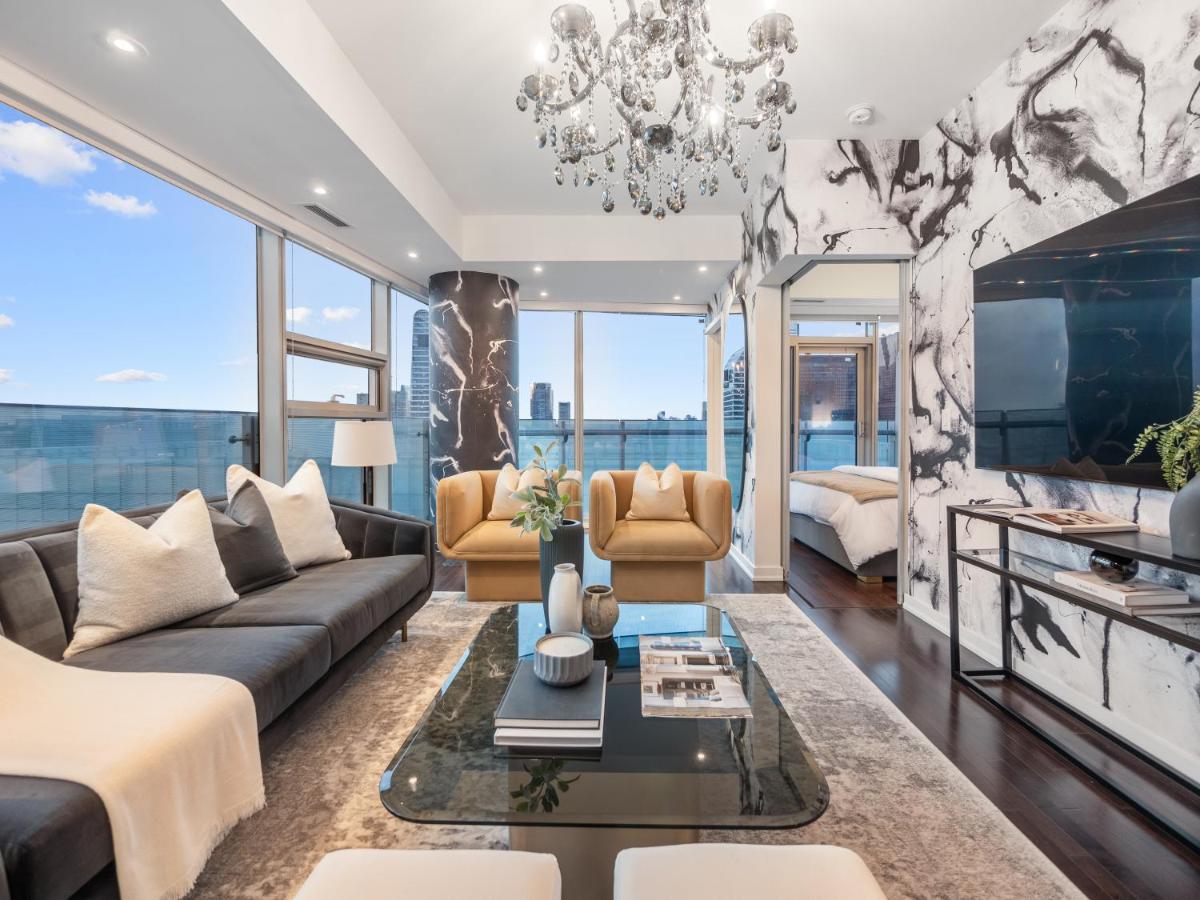 Luxury 2Br Condo Entertainment District Downtown CN Tower View Balcony Pool & Hot Tub - Housity