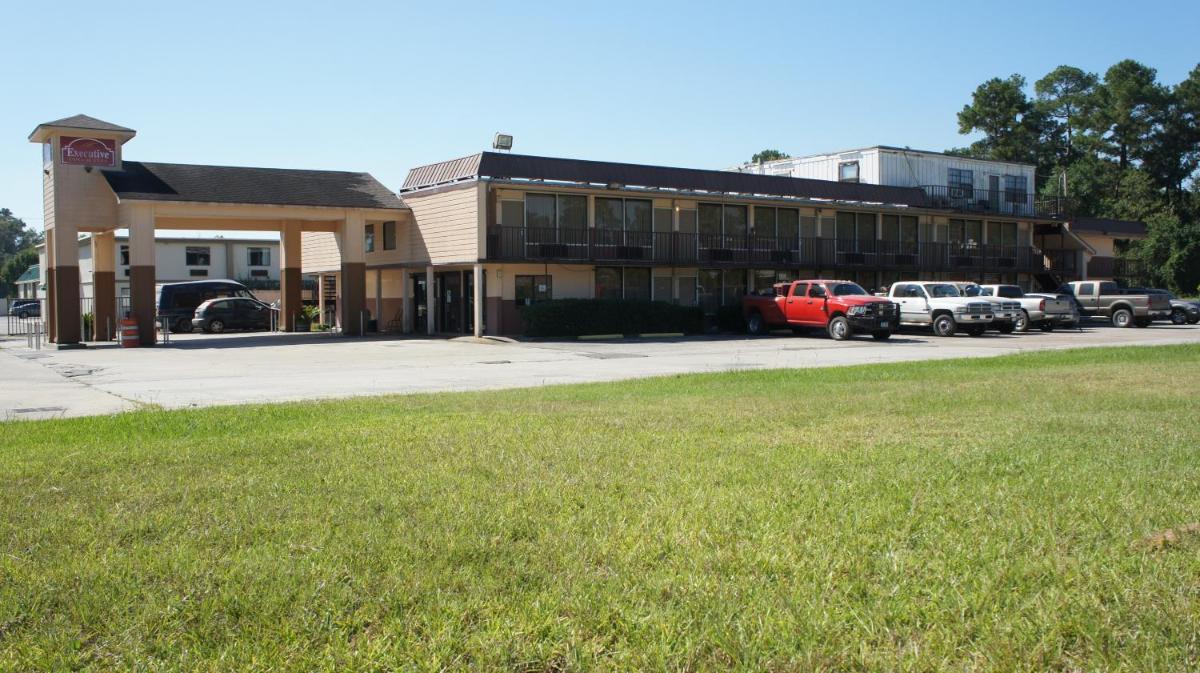 Executive Inn & Suites - Housity