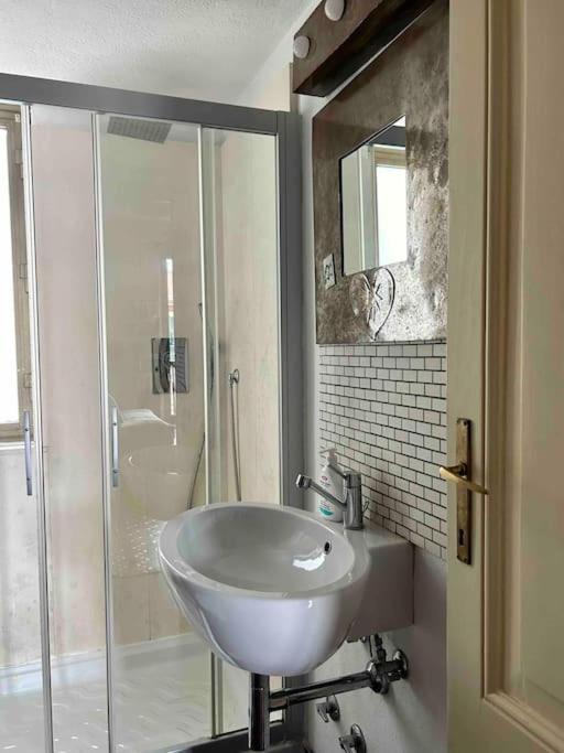 Pinocchio 3thfloor / bright artistic apartment La Spezia Cinque Terre - Housity