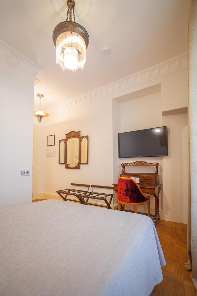 Hotel Monumento Pazo de Orbán - Housity