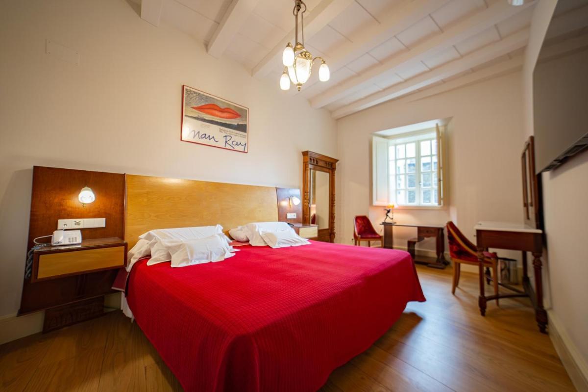 Hotel Monumento Pazo de Orbán - Housity