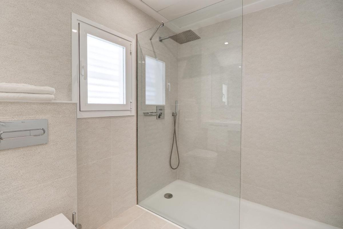 Un baño de Hotel Illa d'Or & Club Apts 4* Sup