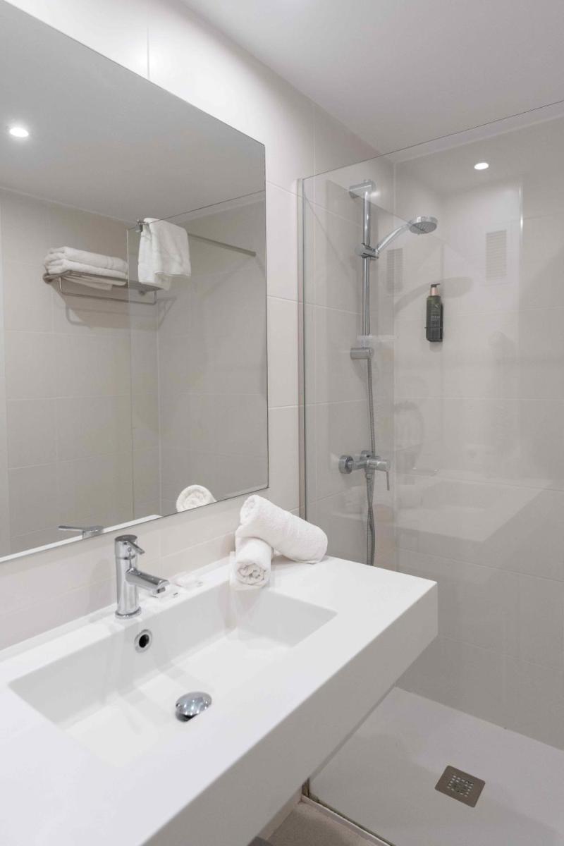 Un baño de Flamboyan Caribe Hotel & Spa