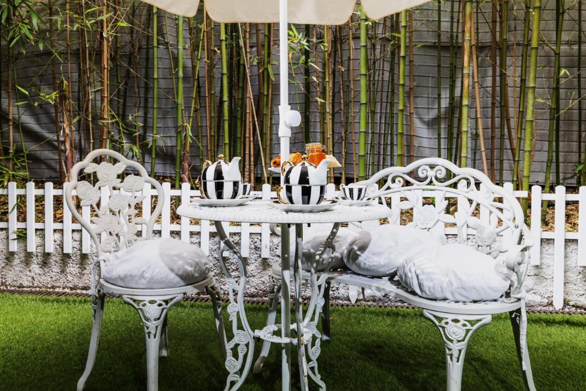 Les Canoubiers Luxe et sérénité au cœur de Saint-Tropez Suites spacieuses avec jardin enchanteur - Housity