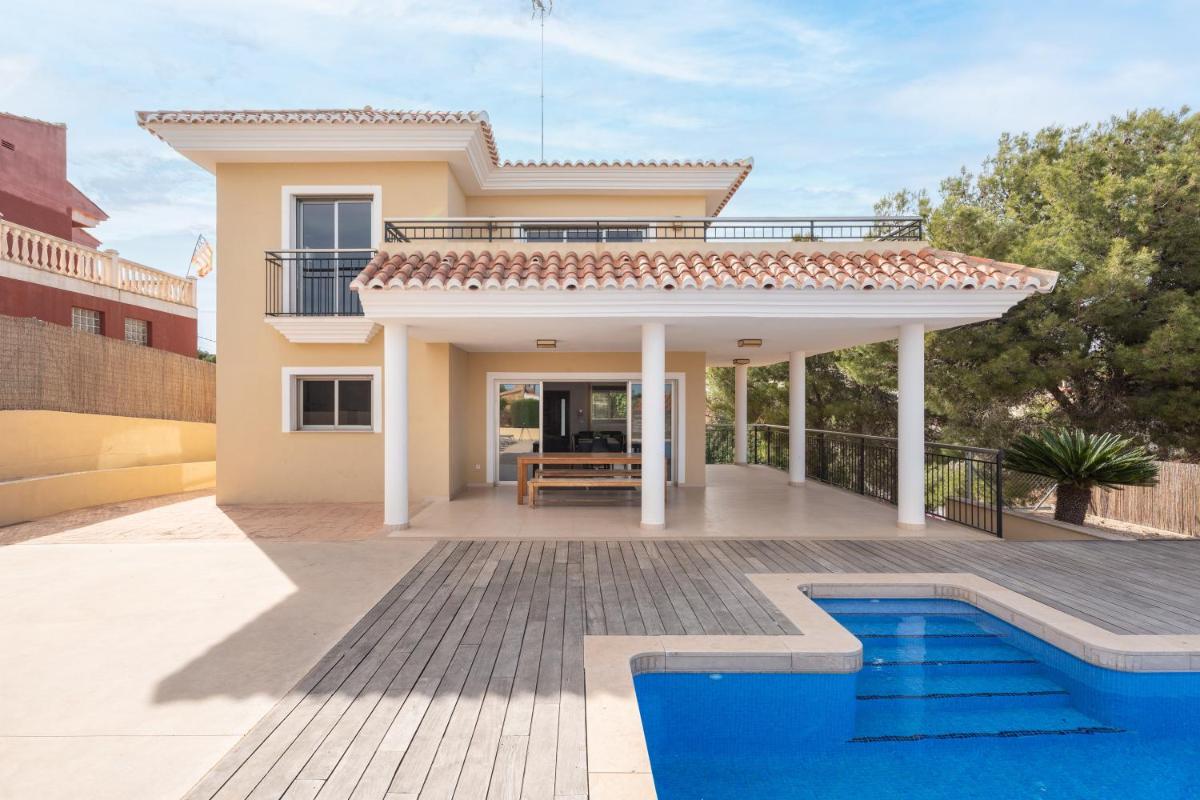 Luxury villa with swimmingpool - Housity