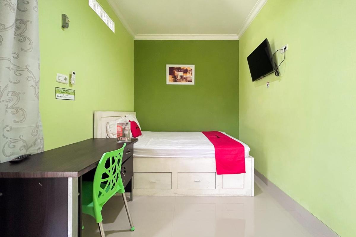 RedDoorz Syariah Near SMA N 6 - Housity
