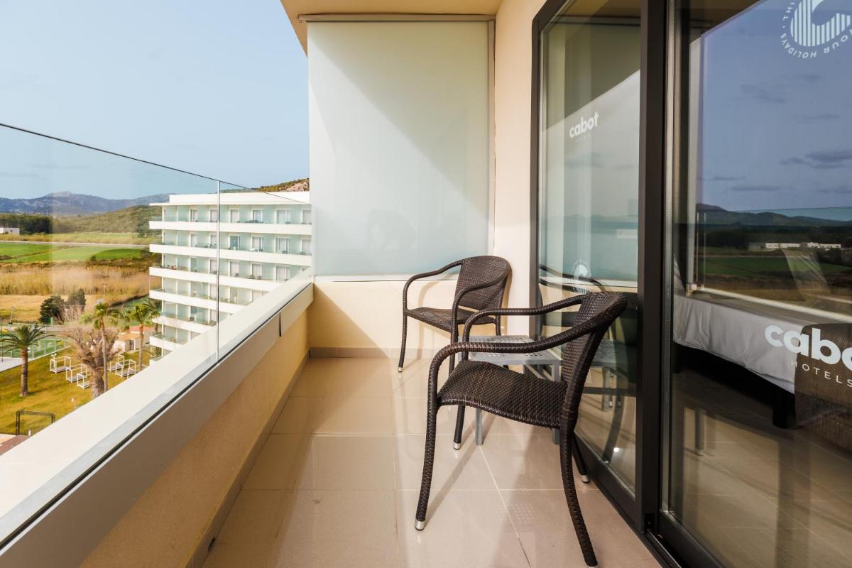 Un balcón o terraza de Cabot Pollensa Park Spa