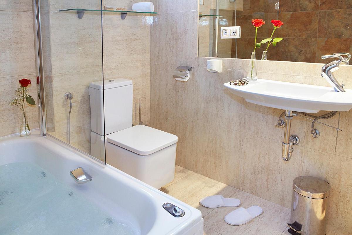 Un baño de Hotel Spa Cap de Creus
