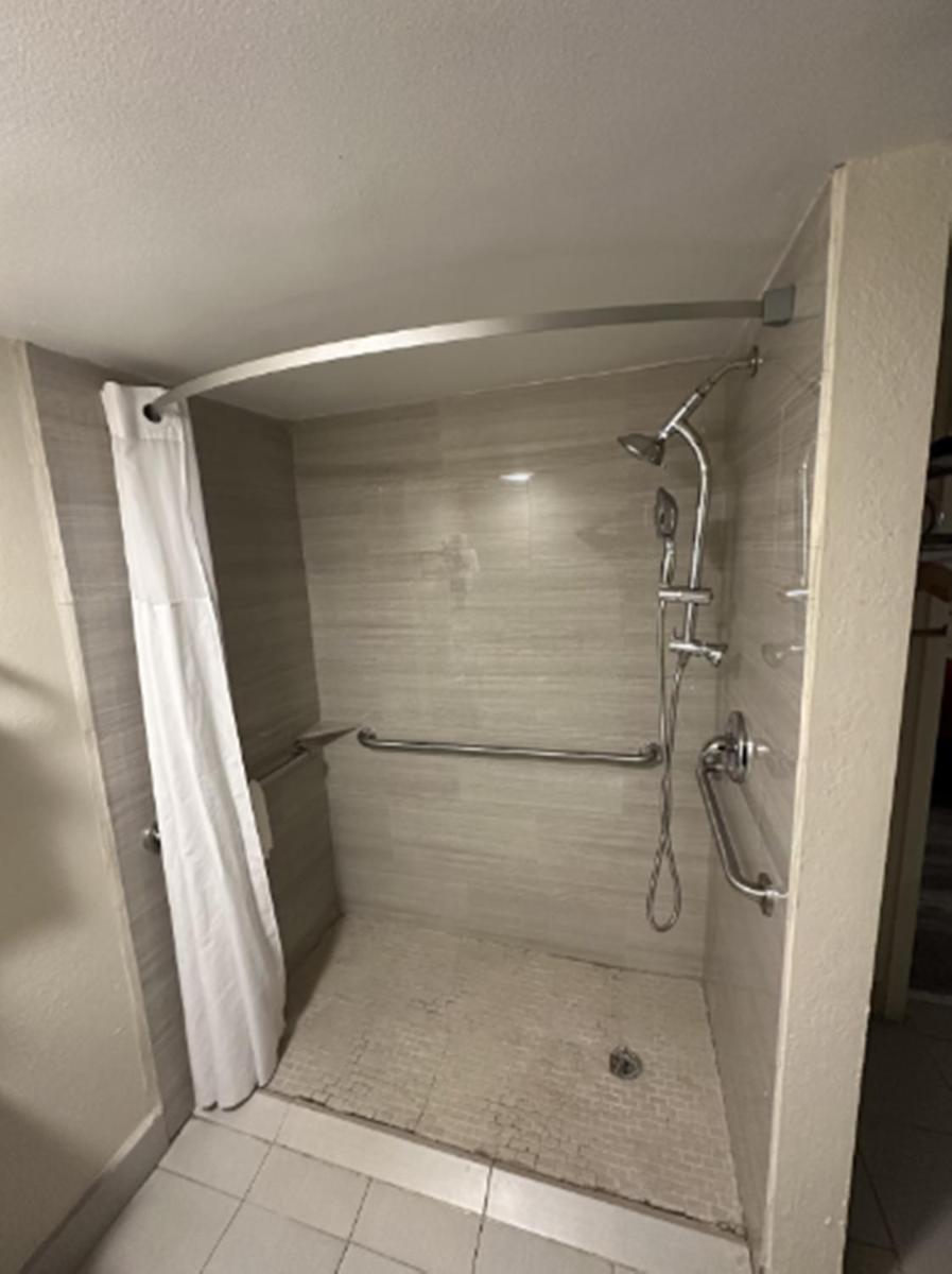 Super 8 by Wyndham Athens TX - Housity