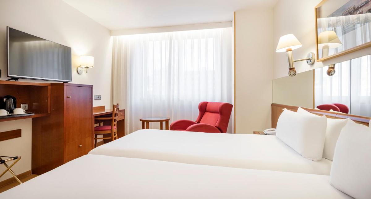 Cama o camas de una habitación en Ilunion Les Corts Spa